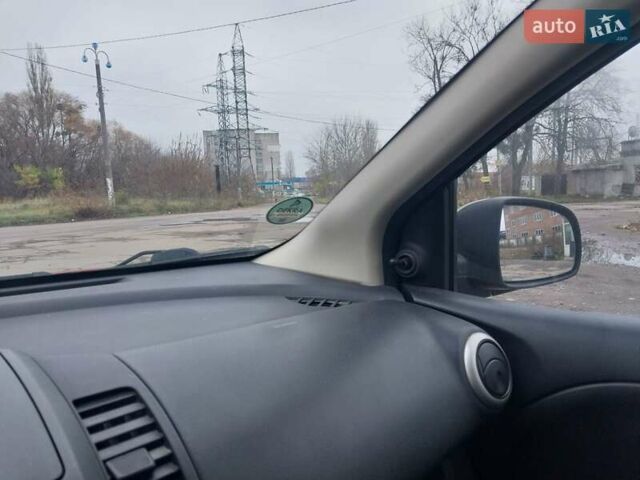 Красный Ниссан Ноут, объемом двигателя 1.39 л и пробегом 119 тыс. км за 3500 $, фото 7 на Automoto.ua