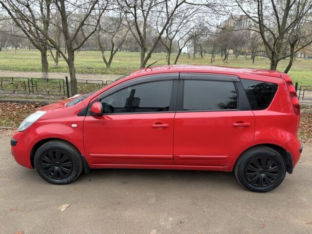 Красный Ниссан Ноут, объемом двигателя 1.6 л и пробегом 240 тыс. км за 4750 $, фото 1 на Automoto.ua