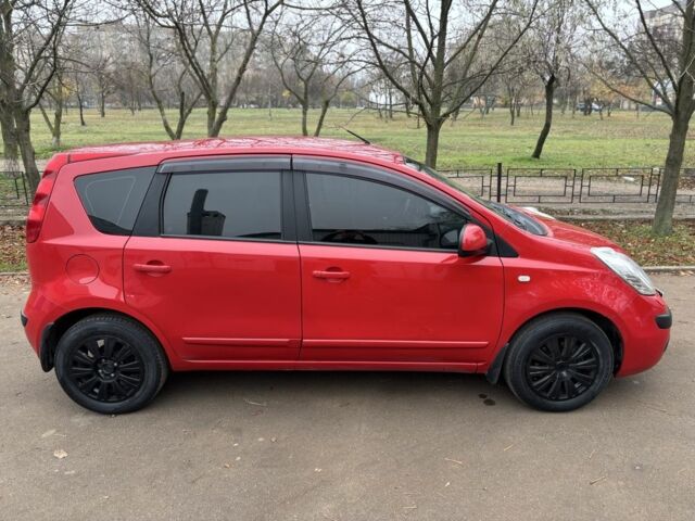 Красный Ниссан Ноут, объемом двигателя 1.6 л и пробегом 240 тыс. км за 4750 $, фото 5 на Automoto.ua