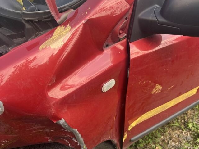 Червоний Ніссан Ноут, об'ємом двигуна 1.4 л та пробігом 120 тис. км за 2000 $, фото 22 на Automoto.ua