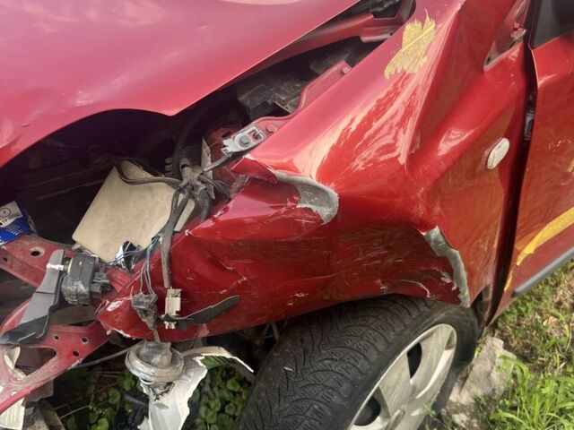 Червоний Ніссан Ноут, об'ємом двигуна 1.4 л та пробігом 120 тис. км за 2000 $, фото 13 на Automoto.ua