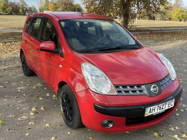 Красный Ниссан Ноут, объемом двигателя 1.6 л и пробегом 244 тыс. км за 4300 $, фото 1 на Automoto.ua
