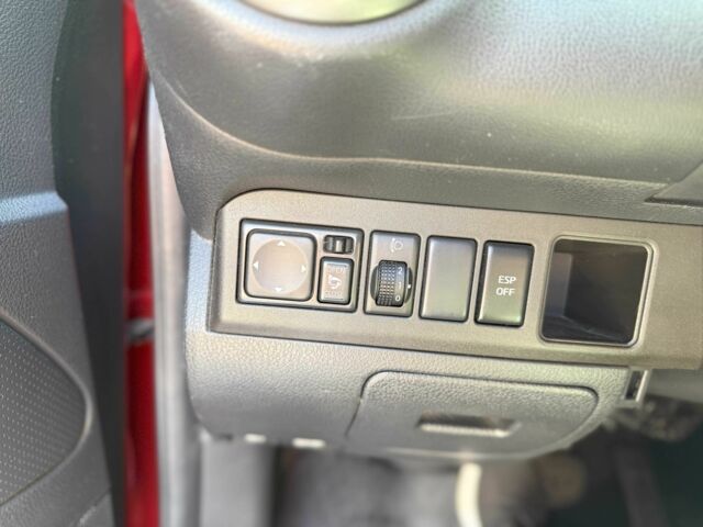 Красный Ниссан Ноут, объемом двигателя 1.6 л и пробегом 160 тыс. км за 5884 $, фото 7 на Automoto.ua