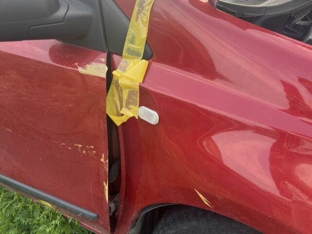 Ниссан Ноут 2007 в Виннице на Automoto.ua Красный Ниссан Ноут, объемом двигателя 1.4 л и пробегом 120 тыс. км за 2000 $, фото 23 на Automoto.ua