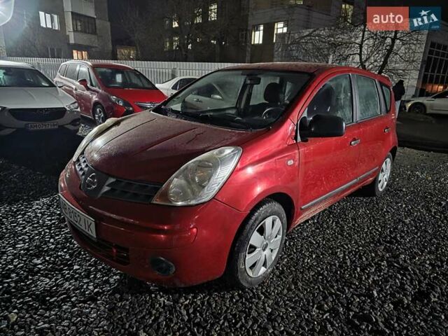 Красный Ниссан Ноут, объемом двигателя 1.4 л и пробегом 120 тыс. км за 4400 $, фото 5 на Automoto.ua
