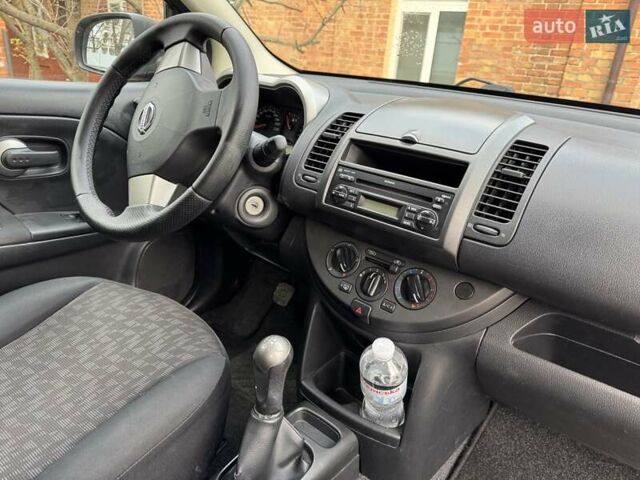 Красный Ниссан Ноут, объемом двигателя 1.4 л и пробегом 120 тыс. км за 3750 $, фото 2 на Automoto.ua