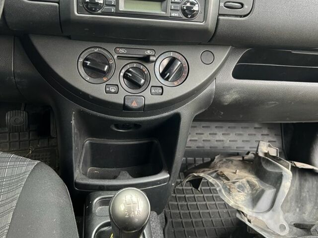 Червоний Ніссан Ноут, об'ємом двигуна 1.4 л та пробігом 120 тис. км за 2000 $, фото 7 на Automoto.ua