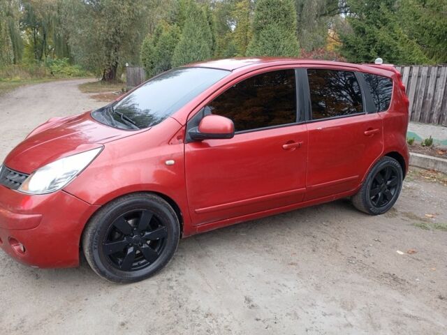 Красный Ниссан Ноут, объемом двигателя 1.6 л и пробегом 190 тыс. км за 3700 $, фото 2 на Automoto.ua