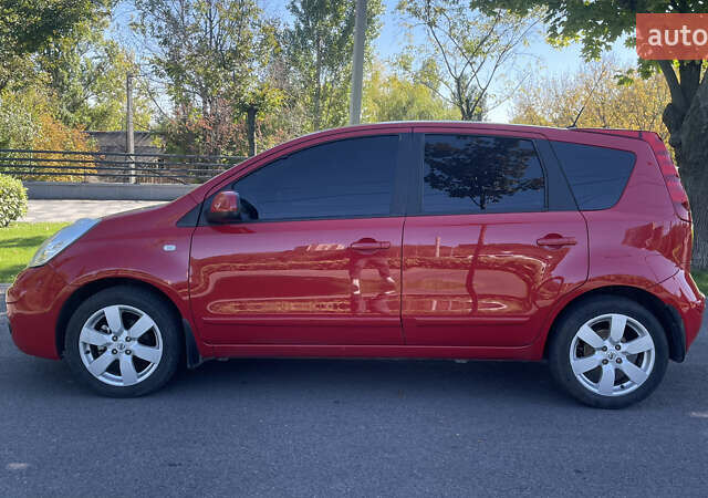 Красный Ниссан Ноут, объемом двигателя 1.6 л и пробегом 169 тыс. км за 6500 $, фото 4 на Automoto.ua