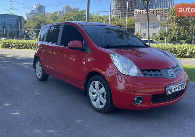 Красный Ниссан Ноут, объемом двигателя 1.6 л и пробегом 169 тыс. км за 6500 $, фото 1 на Automoto.ua