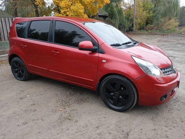 Красный Ниссан Ноут, объемом двигателя 1.6 л и пробегом 190 тыс. км за 3700 $, фото 1 на Automoto.ua