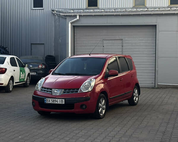 Червоний Ніссан Ноут, об'ємом двигуна 1.39 л та пробігом 320 тис. км за 3600 $, фото 2 на Automoto.ua