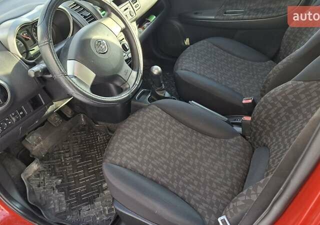 Червоний Ніссан Ноут, об'ємом двигуна 1.6 л та пробігом 227 тис. км за 5000 $, фото 7 на Automoto.ua