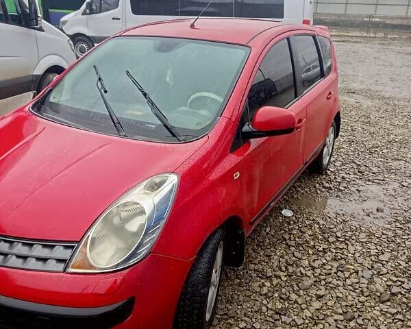 Красный Ниссан Ноут, объемом двигателя 1.39 л и пробегом 250 тыс. км за 3300 $, фото 1 на Automoto.ua