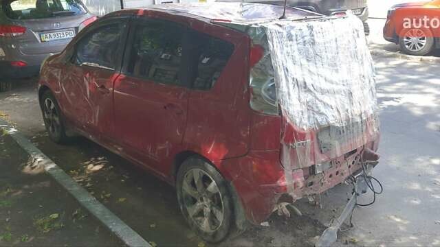 Красный Ниссан Ноут, объемом двигателя 1.6 л и пробегом 250 тыс. км за 2500 $, фото 1 на Automoto.ua