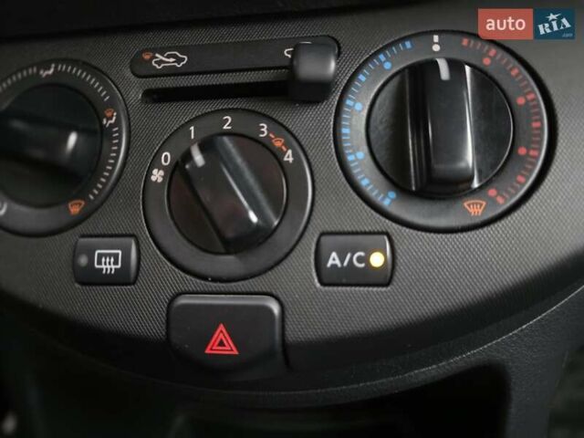 Красный Ниссан Ноут, объемом двигателя 1.4 л и пробегом 120 тыс. км за 4400 $, фото 17 на Automoto.ua