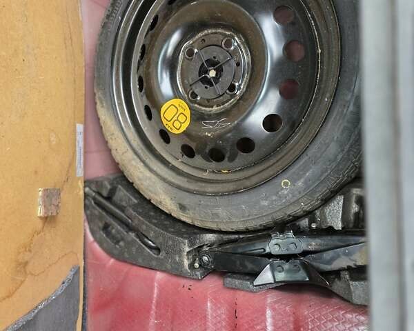 Красный Ниссан Ноут, объемом двигателя 1.4 л и пробегом 120 тыс. км за 3500 $, фото 8 на Automoto.ua