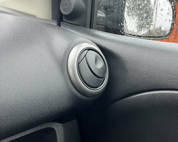 Красный Ниссан Ноут, объемом двигателя 1.6 л и пробегом 223 тыс. км за 5350 $, фото 21 на Automoto.ua