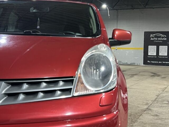Червоний Ніссан Ноут, об'ємом двигуна 1.6 л та пробігом 180 тис. км за 6500 $, фото 1 на Automoto.ua