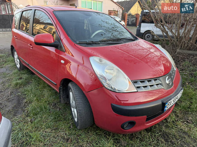 Красный Ниссан Ноут, объемом двигателя 1.39 л и пробегом 373 тыс. км за 2999 $, фото 1 на Automoto.ua