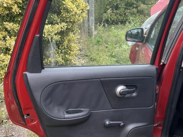 Ниссан Ноут 2007 в Виннице на Automoto.ua Красный Ниссан Ноут, объемом двигателя 1.4 л и пробегом 120 тыс. км за 2000 $, фото 3 на Automoto.ua