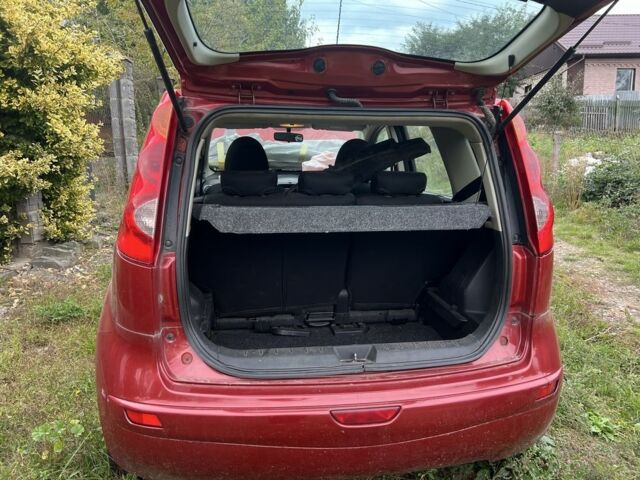 Червоний Ніссан Ноут, об'ємом двигуна 1.4 л та пробігом 120 тис. км за 2000 $, фото 2 на Automoto.ua