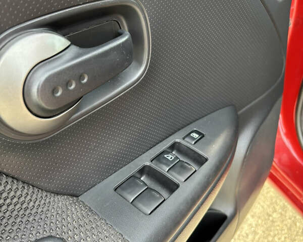 Ниссан Ноут 2008 в Киеве на Automoto.ua Красный Ниссан Ноут, объемом двигателя 1.6 л и пробегом 260 тыс. км за 5250 $, фото 31 на Automoto.ua