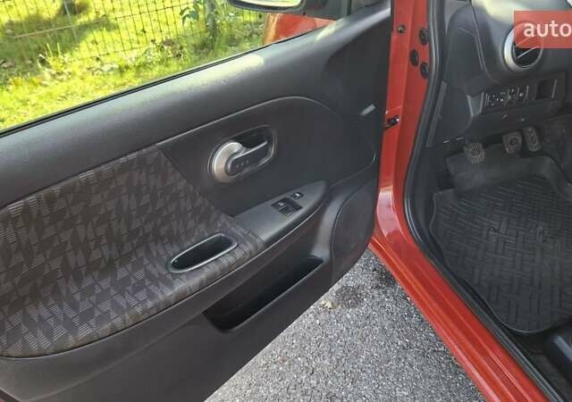 Красный Ниссан Ноут, объемом двигателя 1.6 л и пробегом 224 тыс. км за 5400 $, фото 4 на Automoto.ua