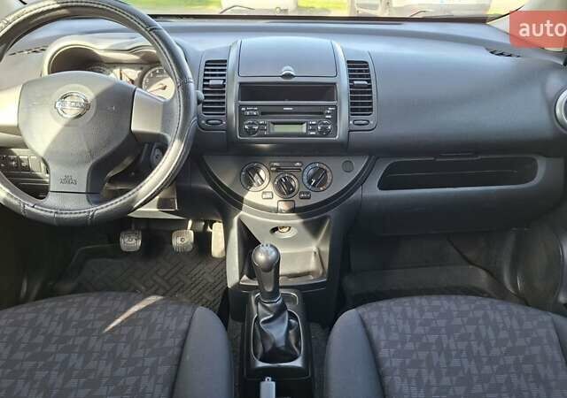 Красный Ниссан Ноут, объемом двигателя 1.6 л и пробегом 224 тыс. км за 5400 $, фото 1 на Automoto.ua