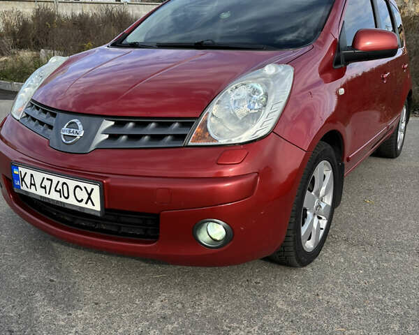 Ниссан Ноут 2008 в Киеве на Automoto.ua Красный Ниссан Ноут, объемом двигателя 1.6 л и пробегом 260 тыс. км за 5250 $, фото 2 на Automoto.ua