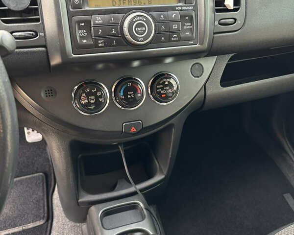 Ниссан Ноут 2008 в Киеве на Automoto.ua Красный Ниссан Ноут, объемом двигателя 1.6 л и пробегом 260 тыс. км за 5250 $, фото 37 на Automoto.ua