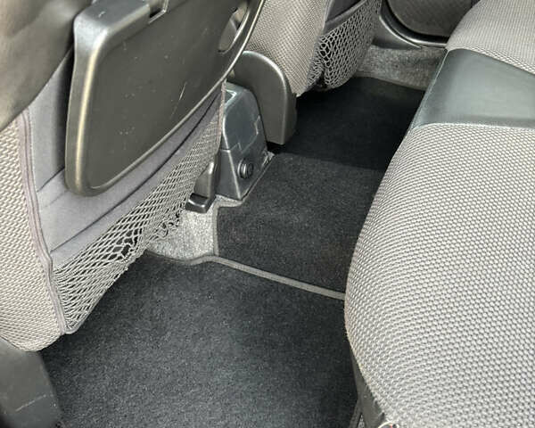 Ниссан Ноут 2008 в Киеве на Automoto.ua Красный Ниссан Ноут, объемом двигателя 1.6 л и пробегом 260 тыс. км за 5250 $, фото 29 на Automoto.ua