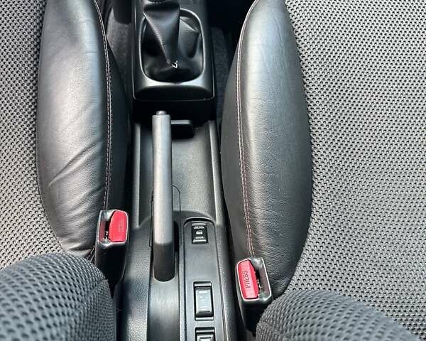 Червоний Ніссан Ноут, об'ємом двигуна 1.6 л та пробігом 340 тис. км за 6000 $, фото 14 на Automoto.ua
