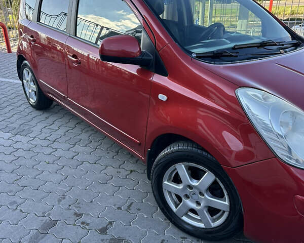 Красный Ниссан Ноут, объемом двигателя 1.6 л и пробегом 230 тыс. км за 6100 $, фото 2 на Automoto.ua