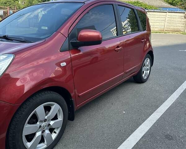 Червоний Ніссан Ноут, об'ємом двигуна 1.6 л та пробігом 340 тис. км за 6000 $, фото 2 на Automoto.ua