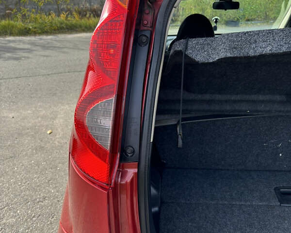 Ниссан Ноут 2008 в Киеве на Automoto.ua Красный Ниссан Ноут, объемом двигателя 1.6 л и пробегом 260 тыс. км за 5250 $, фото 26 на Automoto.ua