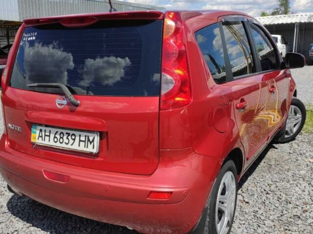 Красный Ниссан Ноут, объемом двигателя 1.6 л и пробегом 200 тыс. км за 6990 $, фото 2 на Automoto.ua