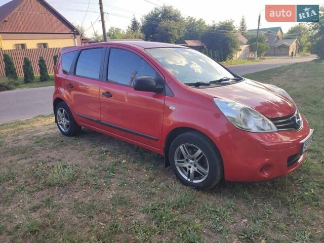 Красный Ниссан Ноут, объемом двигателя 1.39 л и пробегом 225 тыс. км за 4800 $, фото 5 на Automoto.ua