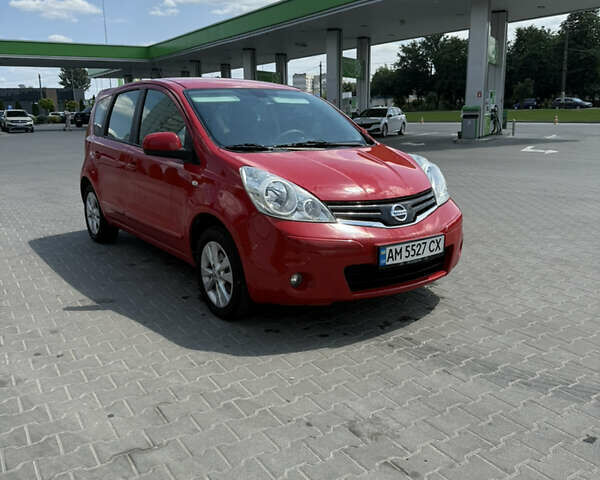 Ниссан Ноут 2010 в Житомире на Automoto.ua Красный Ниссан Ноут, объемом двигателя 1.6 л и пробегом 143 тыс. км за 7200 $, фото 4 на Automoto.ua