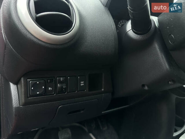 Красный Ниссан Ноут, объемом двигателя 1.39 л и пробегом 258 тыс. км за 6000 $, фото 20 на Automoto.ua