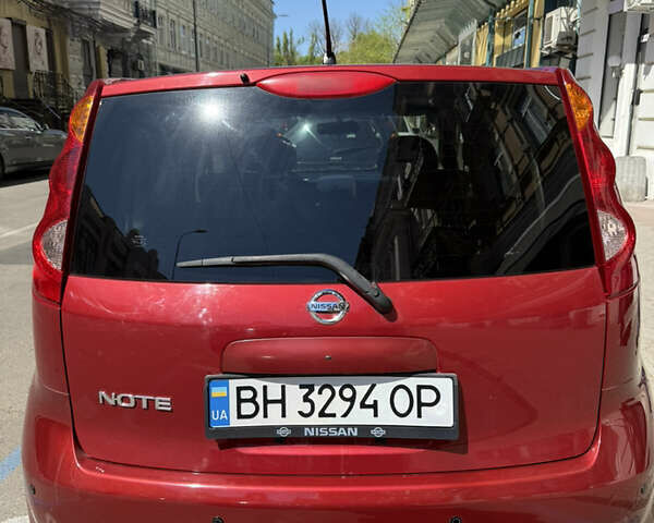 Красный Ниссан Ноут, объемом двигателя 1.5 л и пробегом 101 тыс. км за 10000 $, фото 3 на Automoto.ua