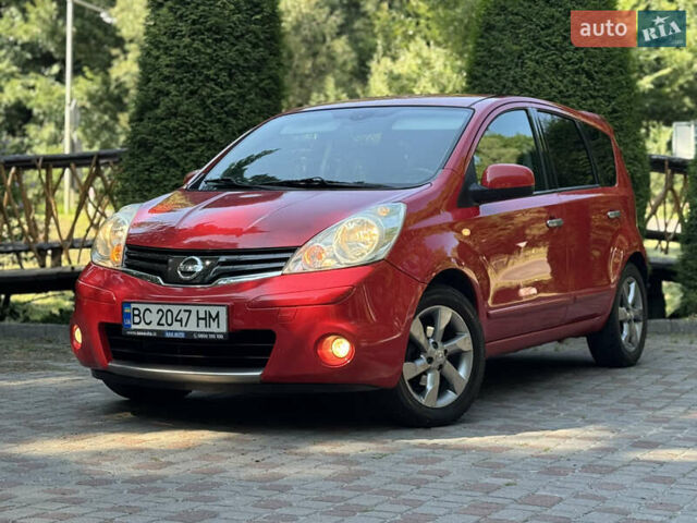 Красный Ниссан Ноут, объемом двигателя 1.6 л и пробегом 235 тыс. км за 6100 $, фото 1 на Automoto.ua