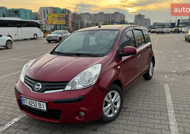 Красный Ниссан Ноут, объемом двигателя 1.6 л и пробегом 193 тыс. км за 7400 $, фото 2 на Automoto.ua