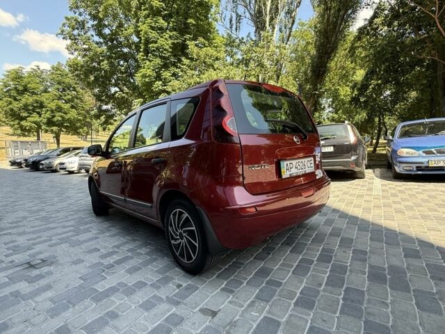 Красный Ниссан Ноут, объемом двигателя 1.4 л и пробегом 129 тыс. км за 5750 $, фото 4 на Automoto.ua