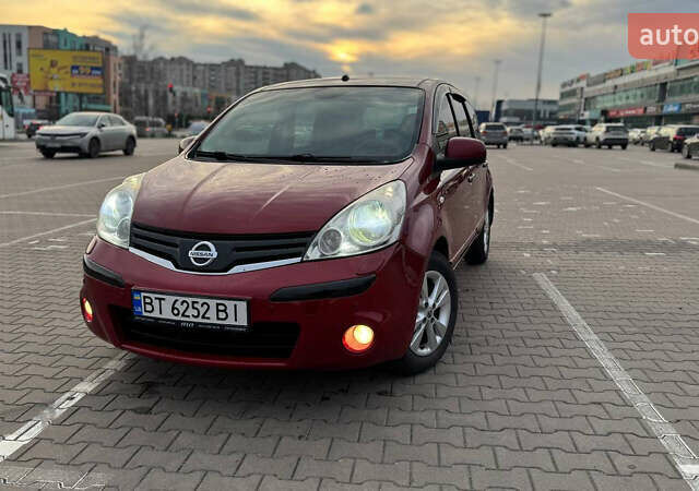 Красный Ниссан Ноут, объемом двигателя 1.6 л и пробегом 193 тыс. км за 7400 $, фото 1 на Automoto.ua