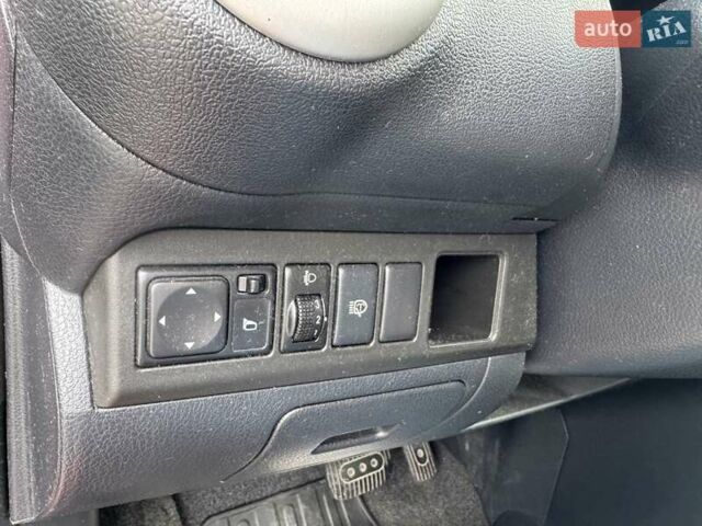 Червоний Ніссан Ноут, об'ємом двигуна 1.6 л та пробігом 82 тис. км за 7900 $, фото 9 на Automoto.ua