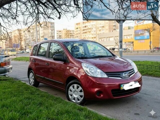 Красный Ниссан Ноут, объемом двигателя 1.39 л и пробегом 180 тыс. км за 5000 $, фото 2 на Automoto.ua