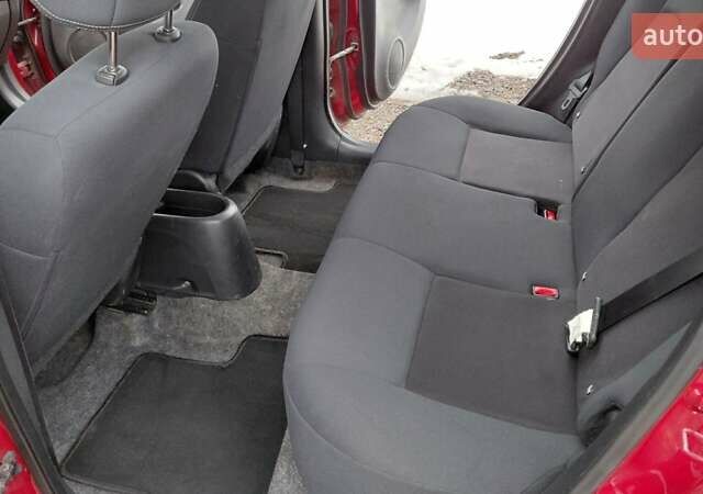 Красный Ниссан Ноут, объемом двигателя 0 л и пробегом 251 тыс. км за 8500 $, фото 5 на Automoto.ua