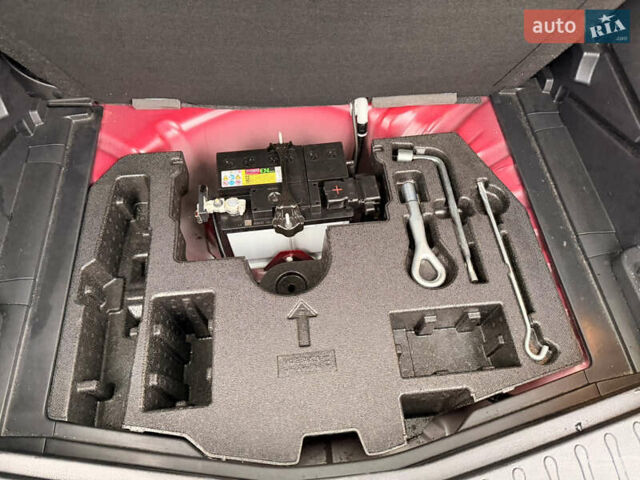 Красный Ниссан Ноут, объемом двигателя 1.2 л и пробегом 48 тыс. км за 11999 $, фото 10 на Automoto.ua