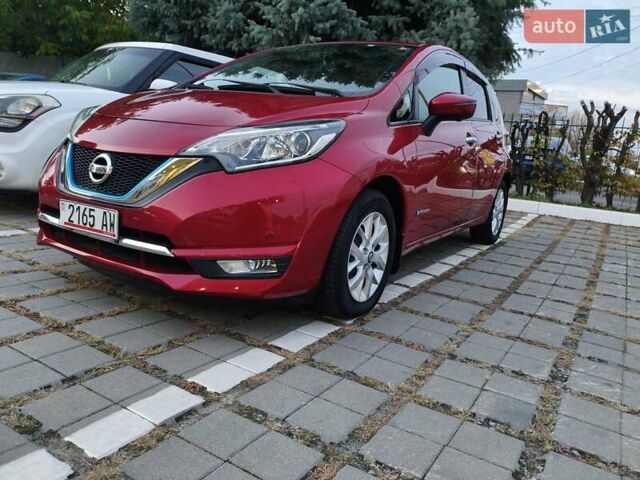 Красный Ниссан Ноут, объемом двигателя 1.2 л и пробегом 80 тыс. км за 13400 $, фото 1 на Automoto.ua